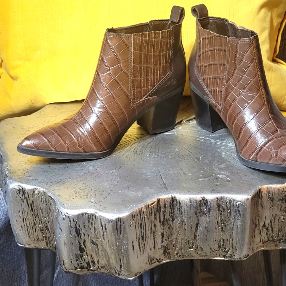 Shoes - Picture 2 of 6